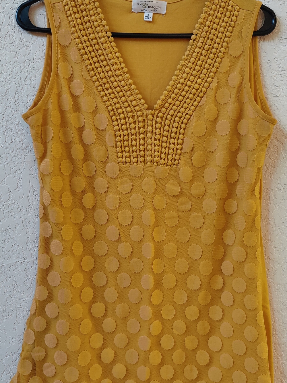 Eve & Maddie Mustard Yellow Clip-Dot V-Neck Top - Textured Sleeveless Blouse - S